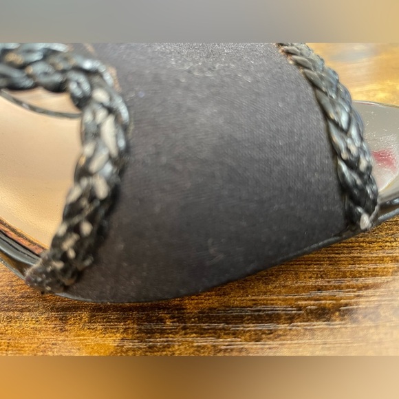 TAHARI Woman’s Peep Toe Heels ‘Loretta’ Black Size 8 Zipper Backs 4 Inch Heel - Picture 8 of 8